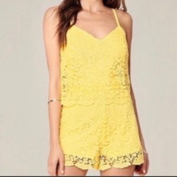 Bebe Yellow Lace romper Size 2 - Picture 3 of 6